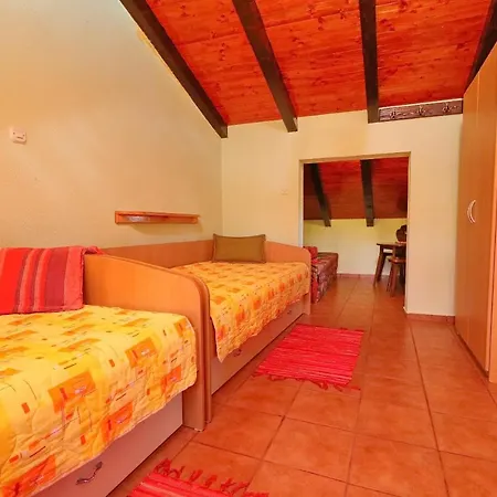 Chalet Stone House Oreb's