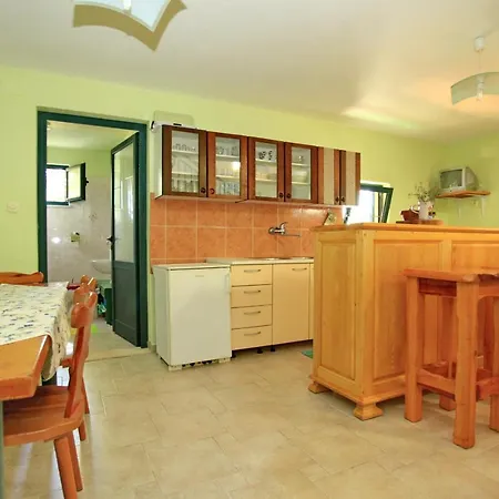 Chalet Stone House Oreb's *