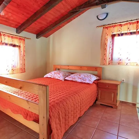 Chalet Stone House Oreb's *